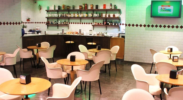 Foto das mesas do restaurante