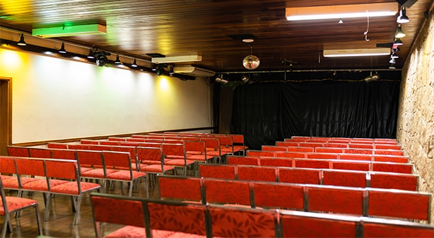 Foto da esquipe de teatro da Cabreúva